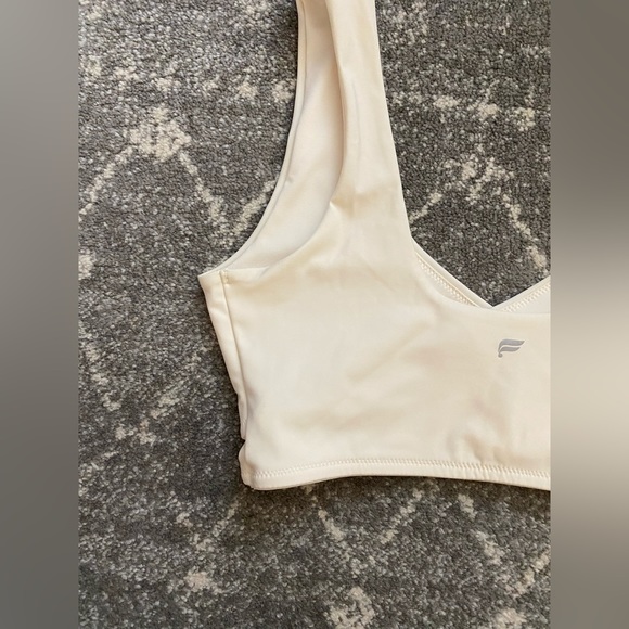 NWT- Fabletics low impact Crossover sports bra Egret -Size Small - Picture 9 of 13